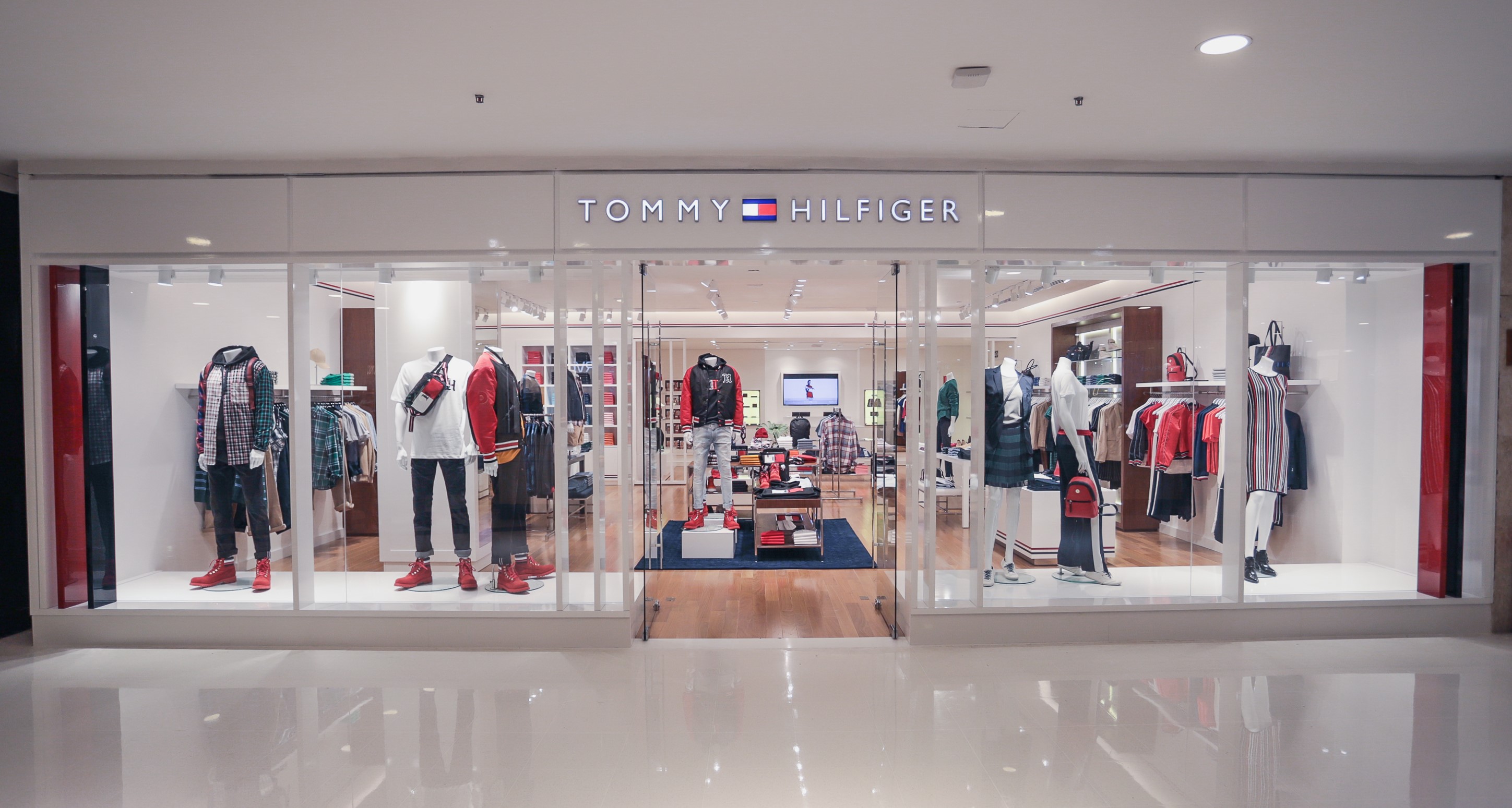 Tommy Hilfiger - uma marca de sucesso no mundo da moda - Etiqueta Unica
